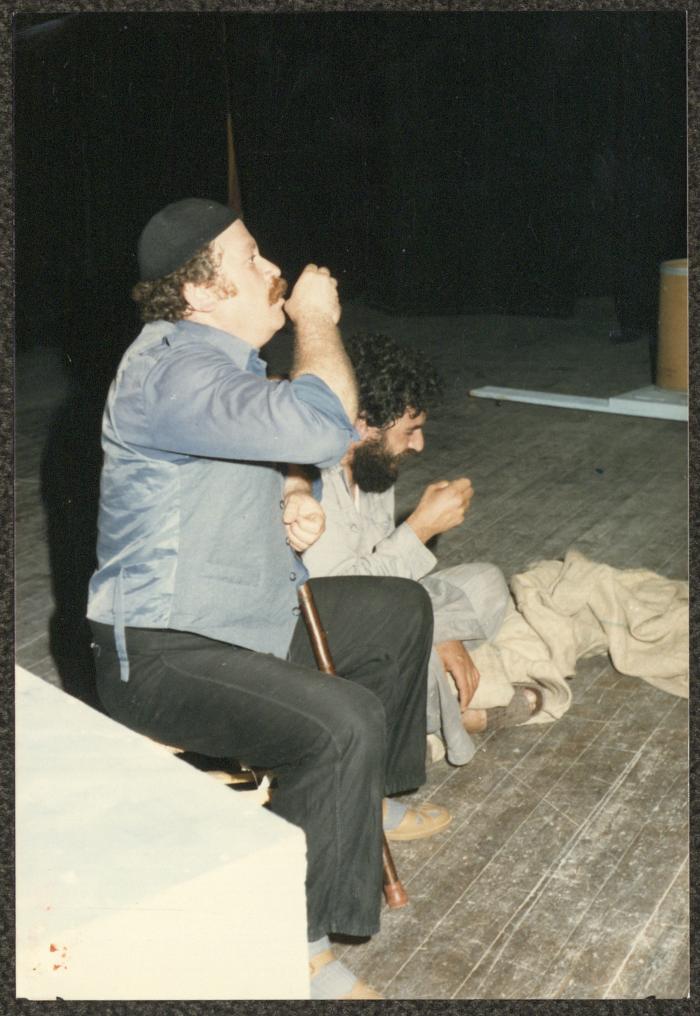 مشهد من مسرحية “الأعمى والأطرش