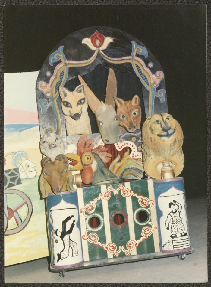 صندوق العجب على خشبة مسرح السراج، رام الله، 1994 
