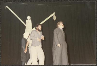 مشهد من مسرحية “الأعمى والأطرش