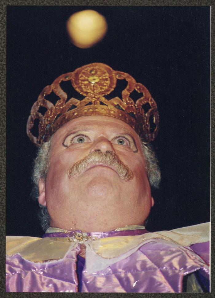 مشهد من مسرحية 