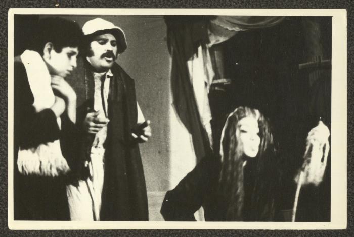 مشهد من مسرحية 