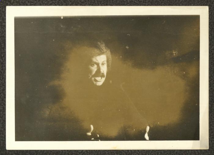 عادل الترتير في تدريبات مسرحية 