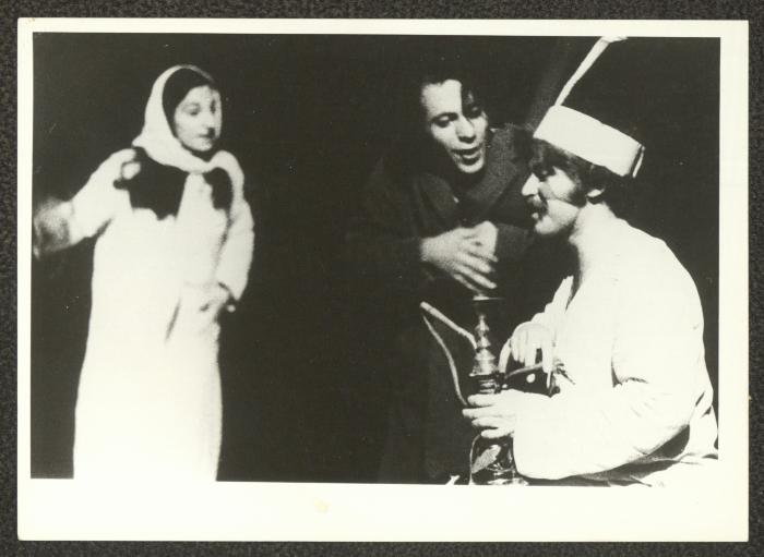 مشهد من مسرحية 