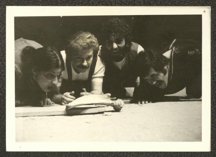 مشهد من مسرحية 