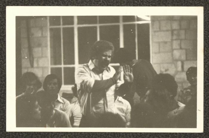 مشهد من مسرحية 