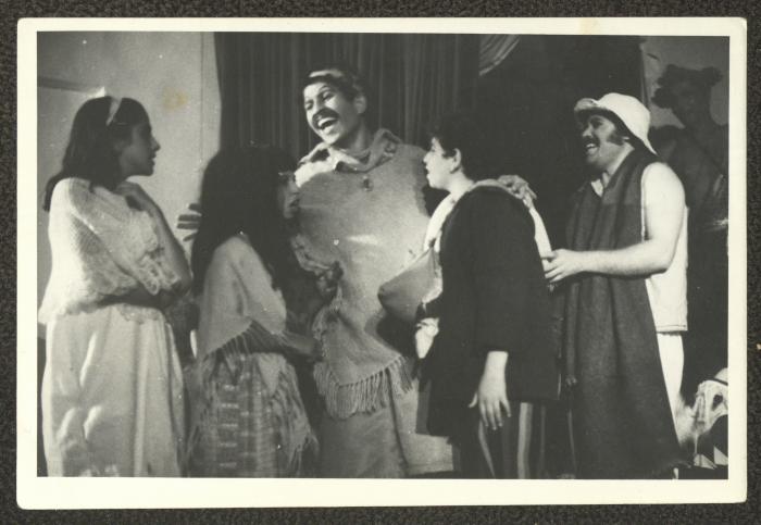 مشهد من مسرحية 