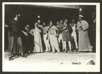 مشهد من مسرحية 