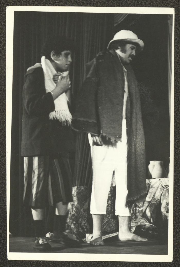 مشهد من مسرحية 