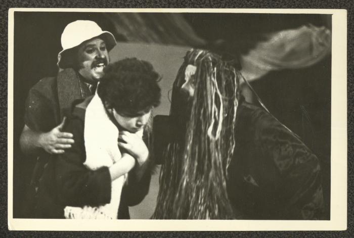 مشهد من مسرحية 