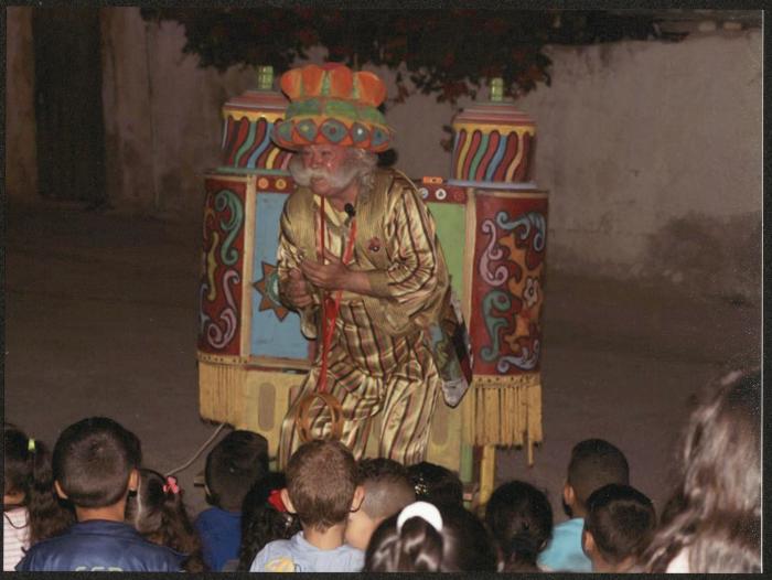 عادل الترتير أثناء عرض 