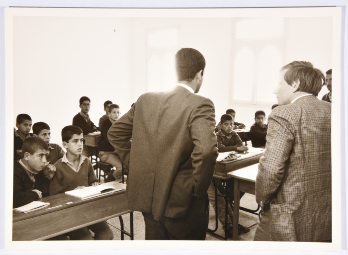 مندوب مؤسسة الصليب الأحمر الدولي في زيارة إلى المعهد العربي في بلدة أبو ديس