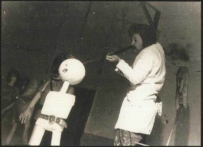 مشهد من مسرحية 