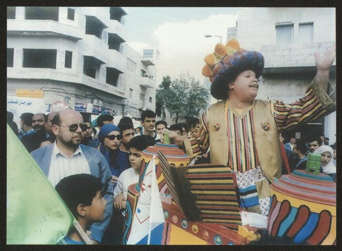 أبو العجب في الدورة الأولى لمهرجان نوار نيسان، رام الله، 1996 

