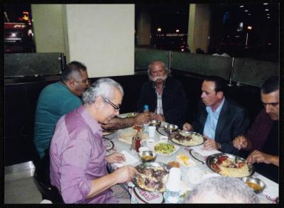 عادل الترتير برفقة المشاركين في مهرجان "أيام الشارقة المسرحية"، 2013 
