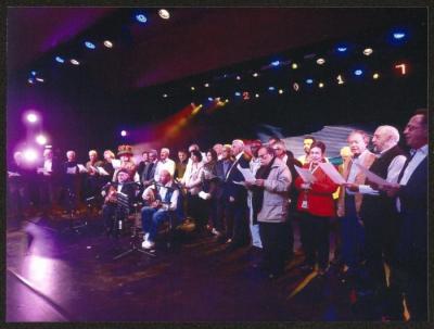 صورة جماعية من افتتاح المسرح البلدي، رام الله، 9 آذار 2017 
