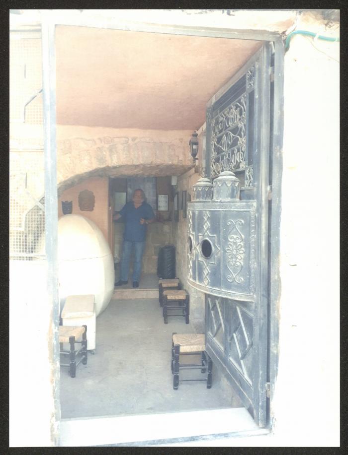 عادل الترتير في مقر مسرح 