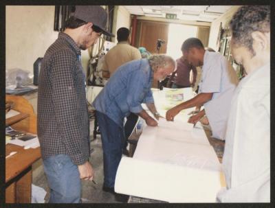 عادل الترتير في ورشة صناعة صندوق العجب، مصر، 2015 
