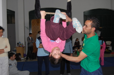 مجموعة المبتدئين في مدرسة سيرك فلسطين