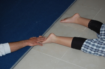 صورة من تدريبات مدرسة سيرك فلسطين مع فرقة أسبانية، 2009
