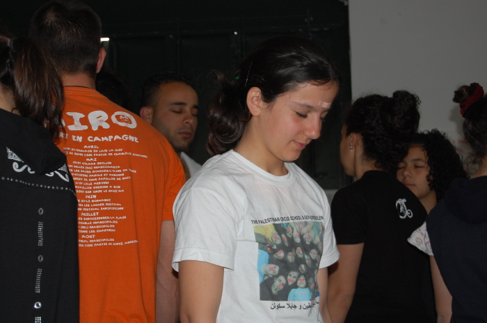 صورة من تدريبات مدرسة سيرك فلسطين مع فرقة أسبانية، 2009
