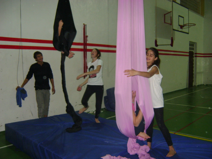 A Performance by the Palestinian Circus School in Cairo 