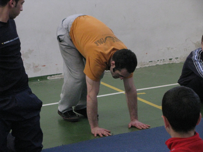 مدرسة سيرك فلسطين تقدم فرقة إيرلندية