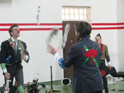 مدرسة سيرك فلسطين تقدم فرقة إيرلندية