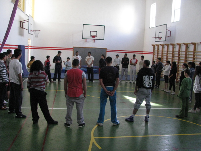 مدرسة سيرك فلسطين تقدم فرقة إيرلندية