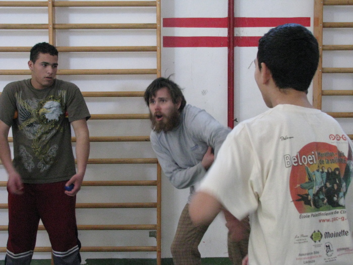 مدرسة سيرك فلسطين تقدم فرقة إيرلندية