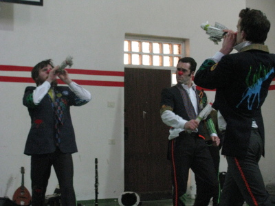 مدرسة سيرك فلسطين تقدم فرقة إيرلندية