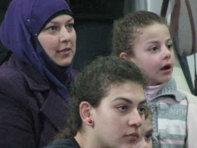 مدرسة سيرك فلسطين تقدم فرقة إيرلندية