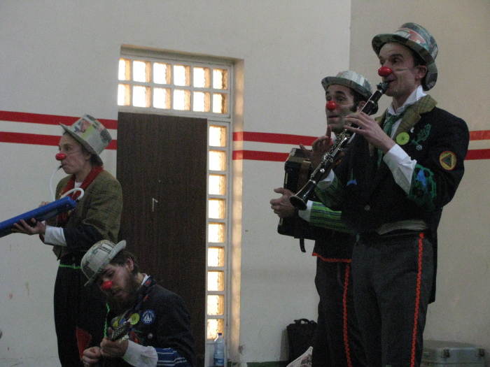 مدرسة سيرك فلسطين تقدم فرقة إيرلندية