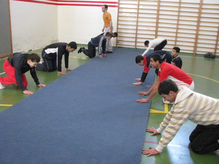 مدرسة سيرك فلسطين تقدم فرقة إيرلندية