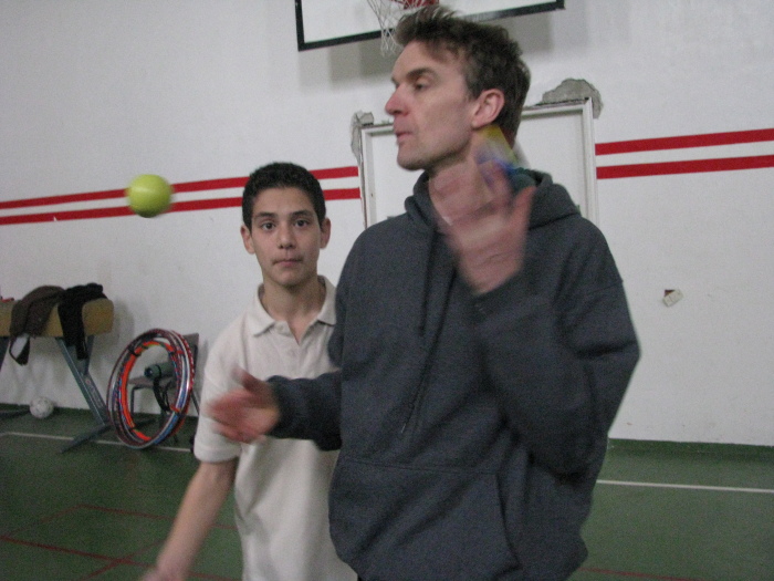 مدرسة سيرك فلسطين تقدم فرقة إيرلندية