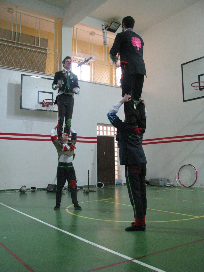 مدرسة سيرك فلسطين تقدم فرقة إيرلندية