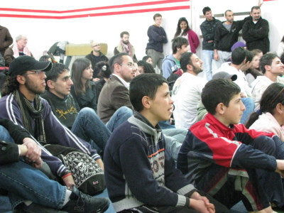 مدرسة سيرك فلسطين تقدم فرقة إيرلندية