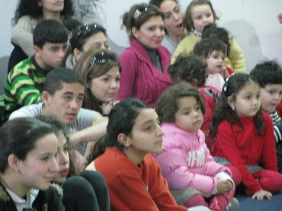 مدرسة سيرك فلسطين تقدم فرقة إيرلندية