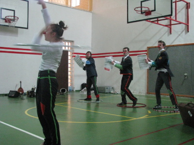 مدرسة سيرك فلسطين تقدم فرقة إيرلندية