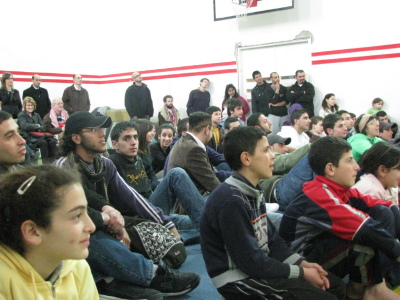 مدرسة سيرك فلسطين تقدم فرقة إيرلندية