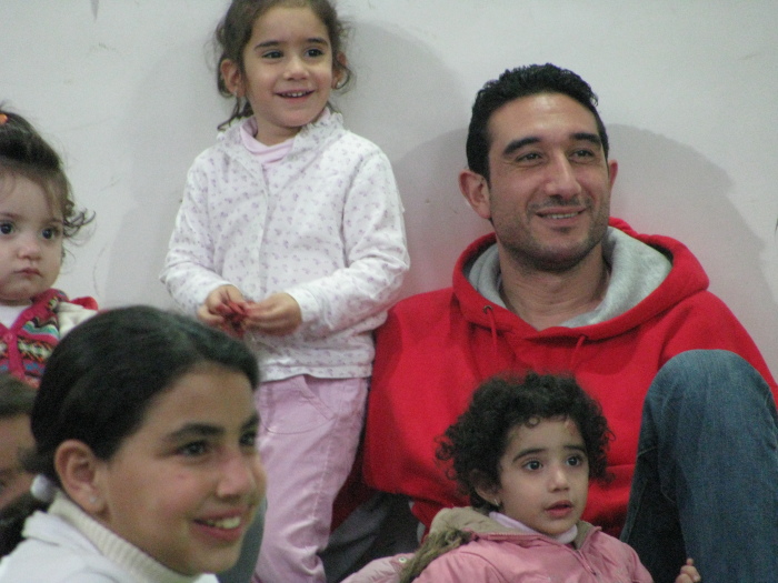 مدرسة سيرك فلسطين تقدم فرقة إيرلندية