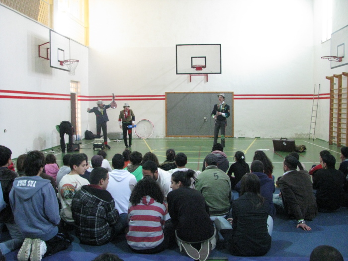 مدرسة سيرك فلسطين تقدم فرقة إيرلندية