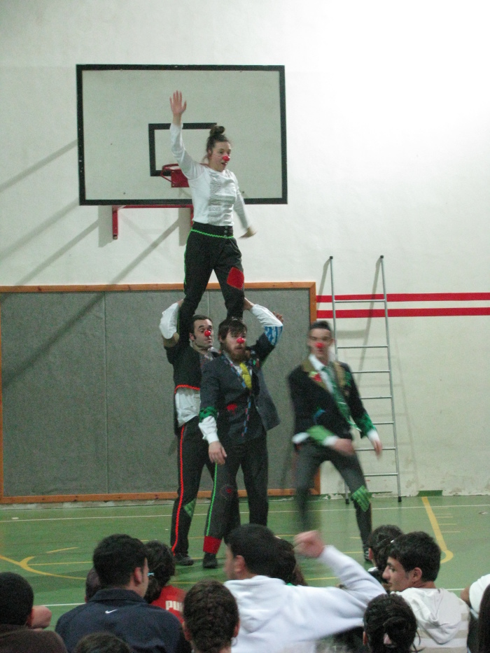 مدرسة سيرك فلسطين تقدم فرقة إيرلندية