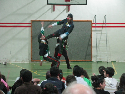 مدرسة سيرك فلسطين تقدم فرقة إيرلندية