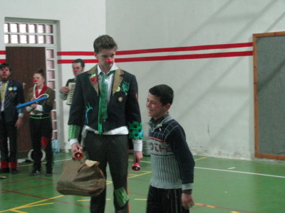 مدرسة سيرك فلسطين تقدم فرقة إيرلندية