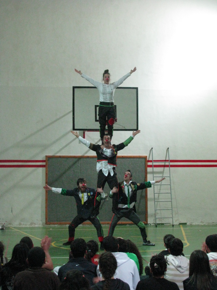 مدرسة سيرك فلسطين تقدم فرقة إيرلندية