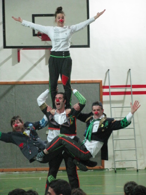 مدرسة سيرك فلسطين تقدم فرقة إيرلندية