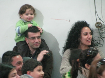 مدرسة سيرك فلسطين تقدم فرقة إيرلندية