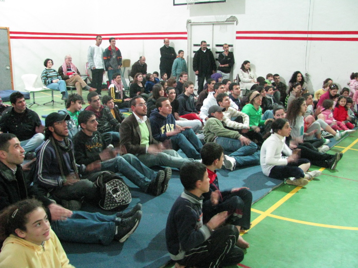 مدرسة سيرك فلسطين تقدم فرقة إيرلندية