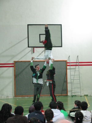 مدرسة سيرك فلسطين تقدم فرقة إيرلندية