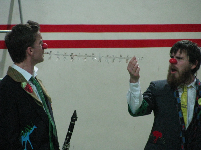 مدرسة سيرك فلسطين تقدم فرقة إيرلندية